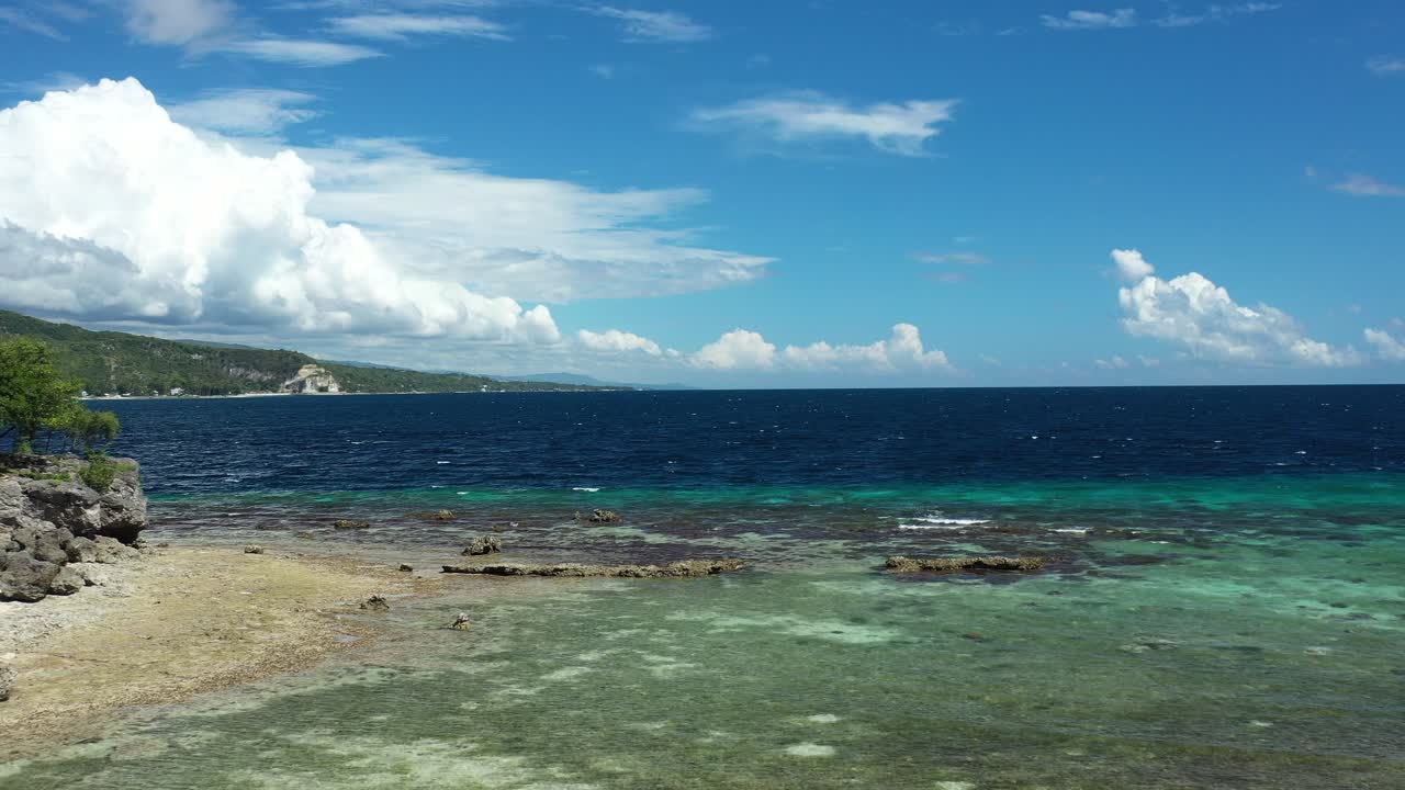 4k 24fps 바다, 돌 - 하늘