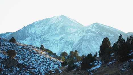 Panning-over-Snowy-Mountain-Landscape,-Wilderness-scene,-Inyo-National-Forest,-Hiking-Destination