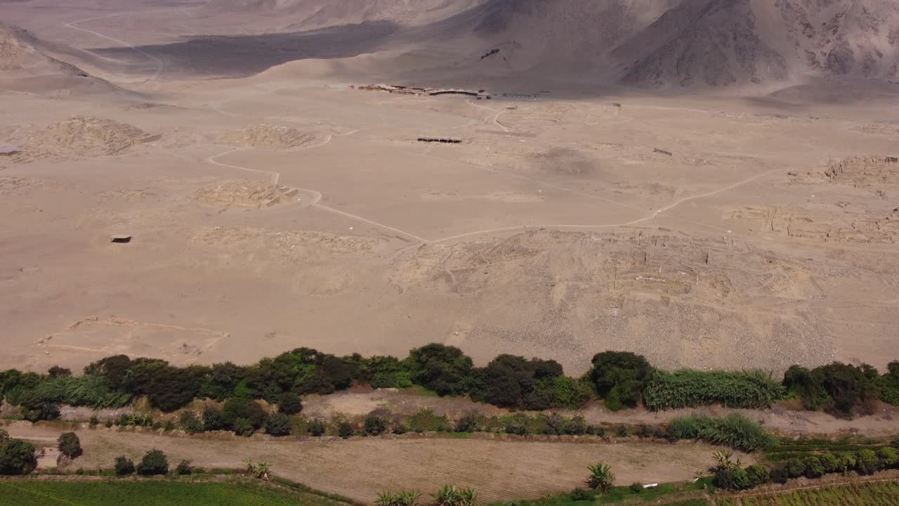 Caral adlı arkeolojik alanın havadan videosu