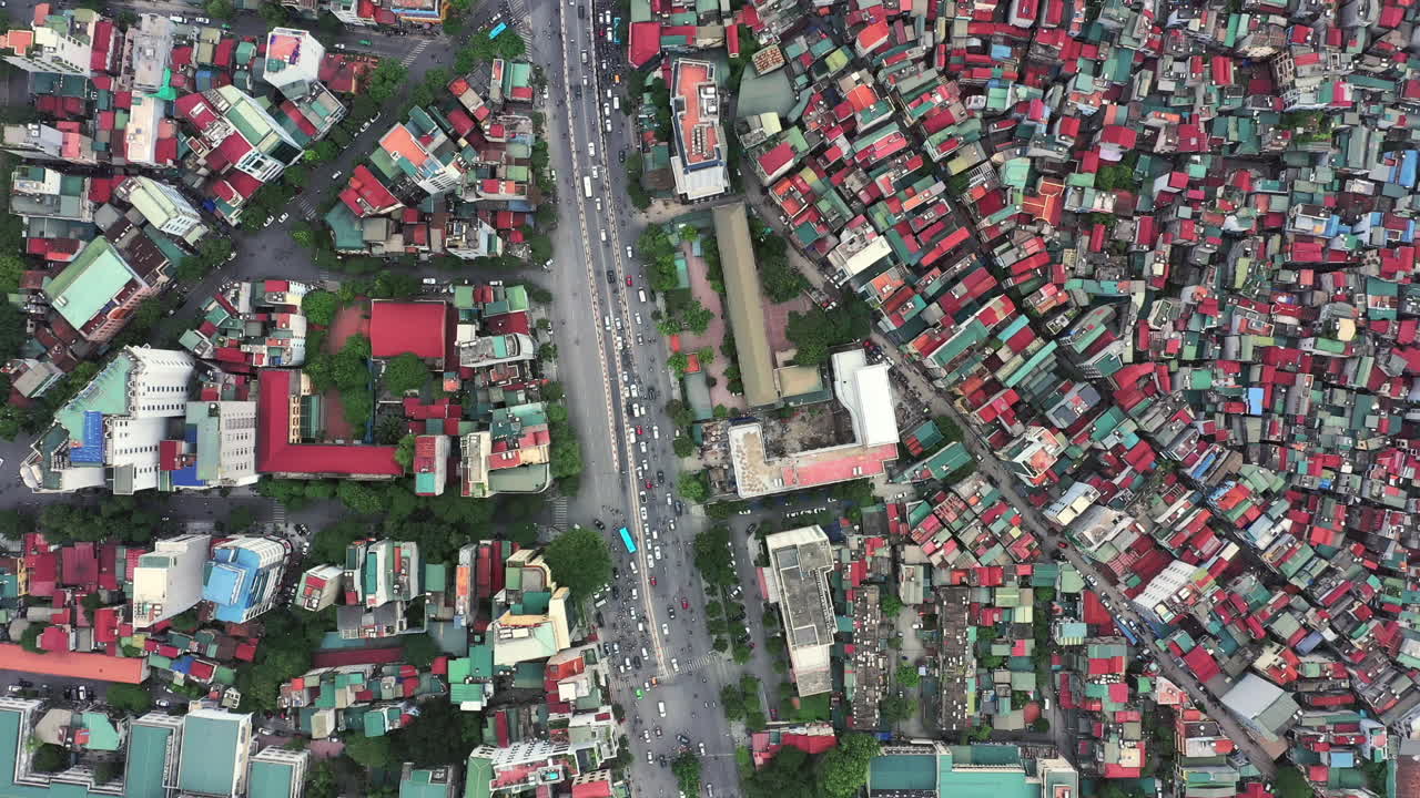 이 도시는 계속 성장하고 성장합니다.