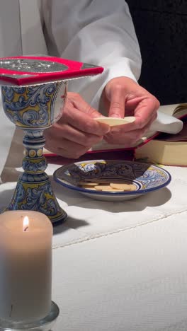 jesus in life, it is his service that accompanies each eucharist, in the consecration the promise of god that really remained in the bread and wine, with the love