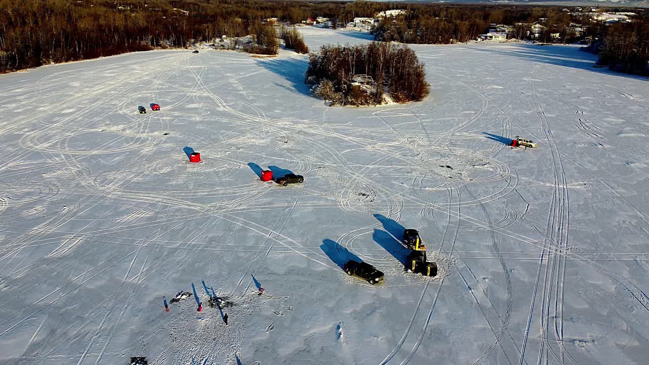 얼음 낚시의 4k 30fps 공중 비디오