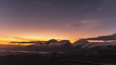 Zeitraffer-Bewölkter-Bergsonnenaufgang-Bali-Batur-Mount