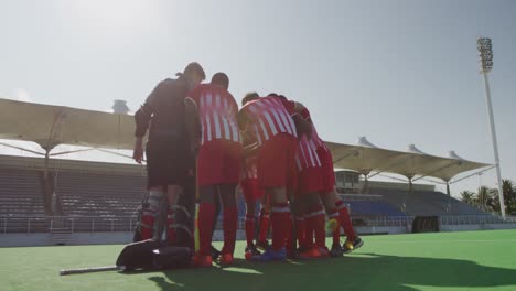 Jugadores-De-Hockey-Preparándose-Antes-De-Un-Partido.