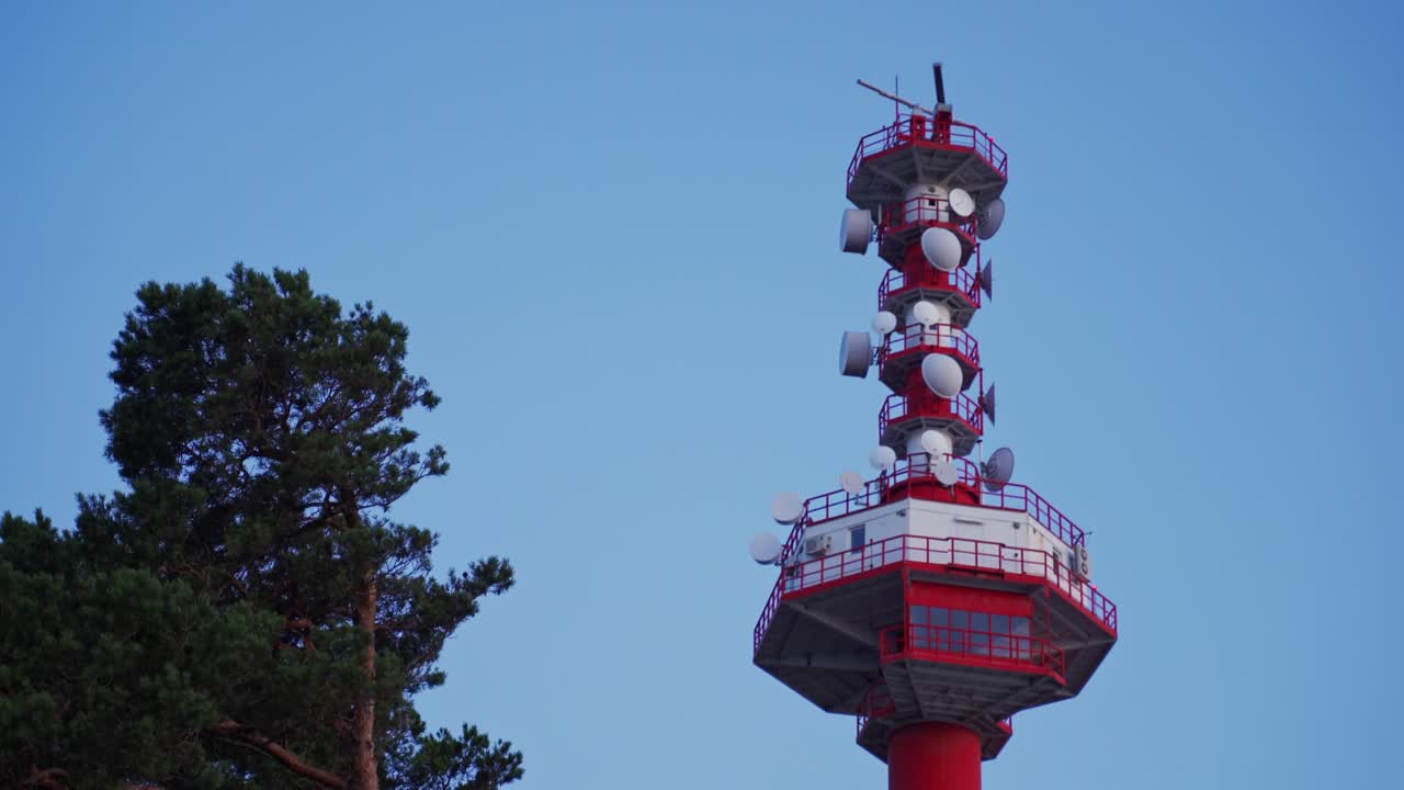 선박에 대한 해안 내비게이션 시스템, 선박과의 통신을 위한 안테나, 해상 라디오 장비