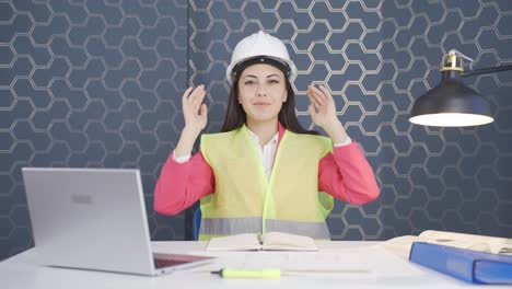 The-woman-engineer-wearing-a-hard-hat-and-smiling.