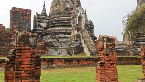 Caminando-Por-Wat-Phra-Sri-Sanphet