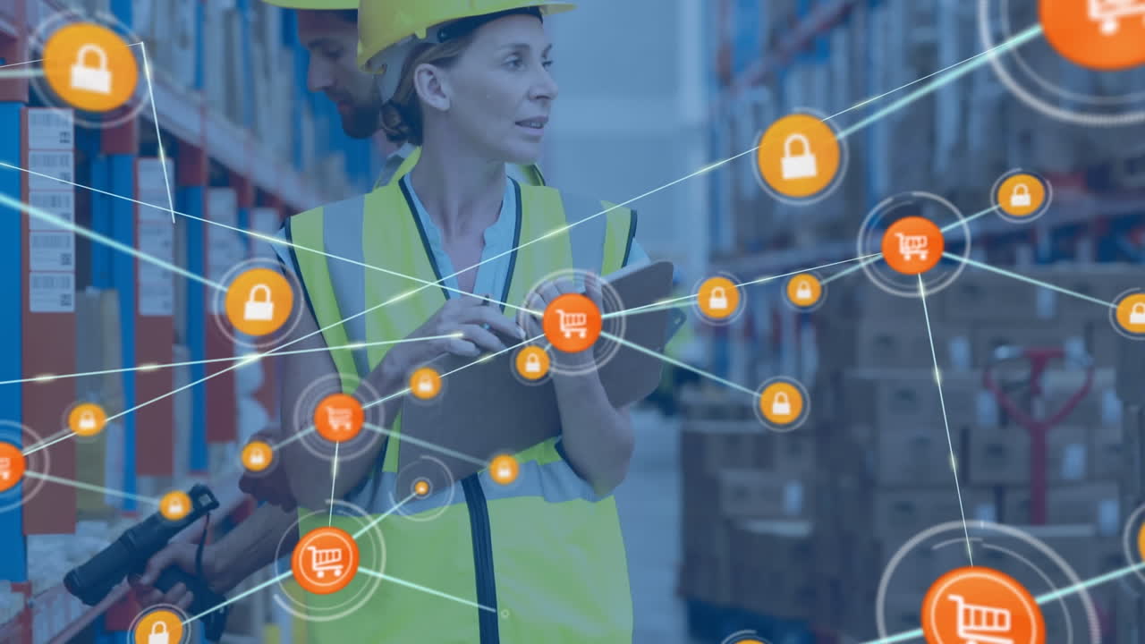 animación de la red de conexiones con iconos sobre la mujer escribiendo en el clipboard en el almacén