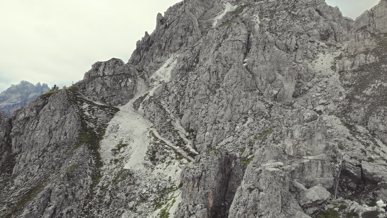 hermosa antena de montañas alpinas 11er-4