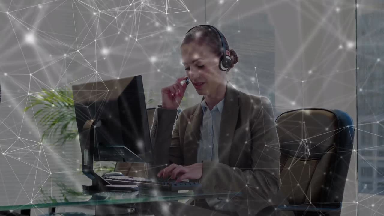 Animation af netværk af forbindelser over en kaukasisk forretningskvinde, der bruger computer