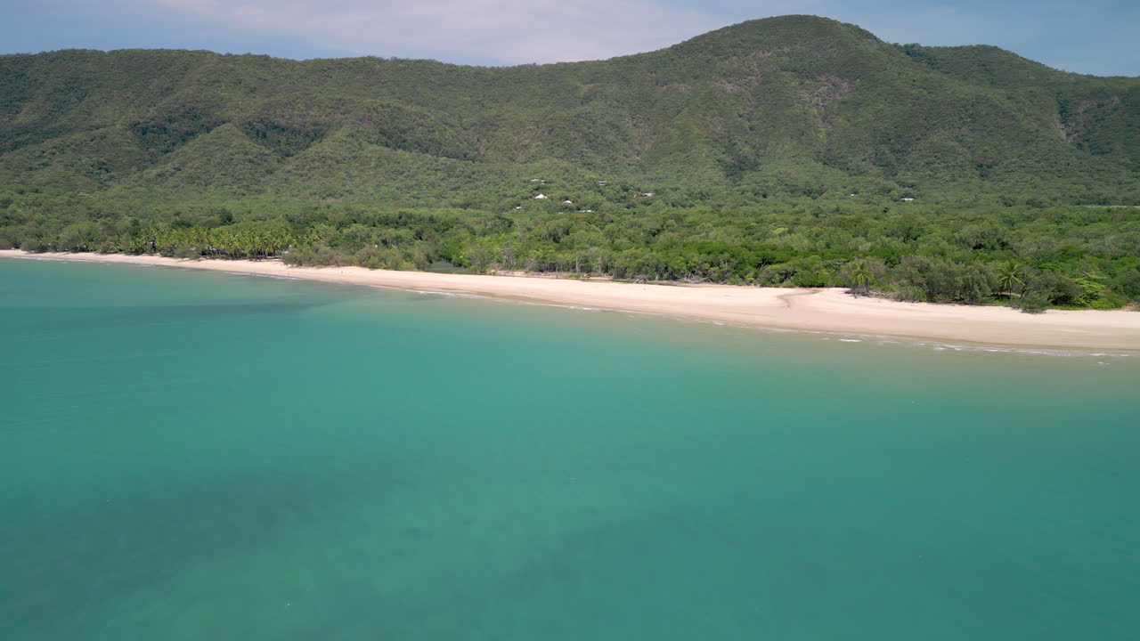 avión no tripulado de la playa tropical de queensland