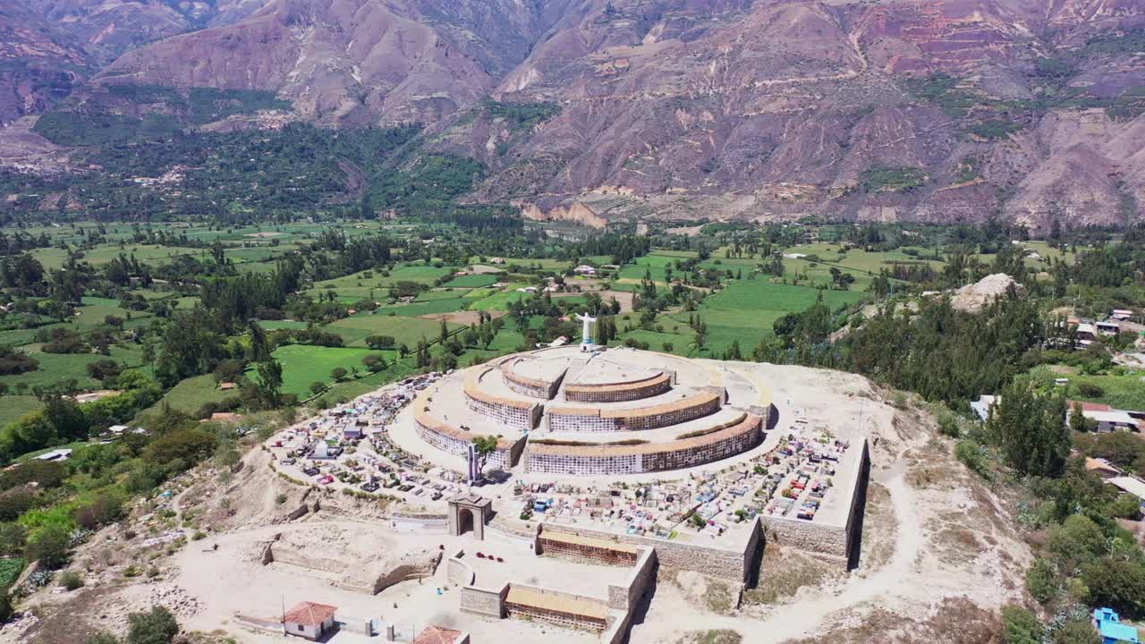 묘지 yungay ancash, 페루 뒤로 드론 이동