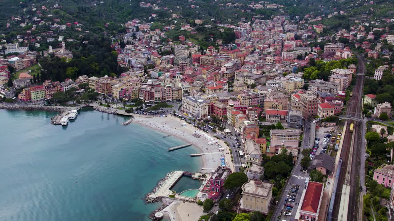 Pittoresca località turistica di Santa Margherita Ligure sulla costa italiana, vista aerea.