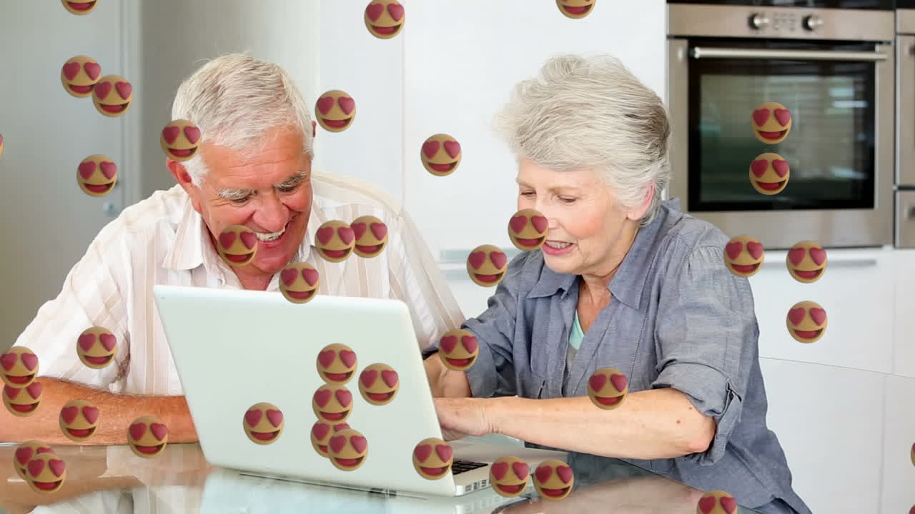 Animazione di icone su sfondo rotante con l'utilizzo di un laptop