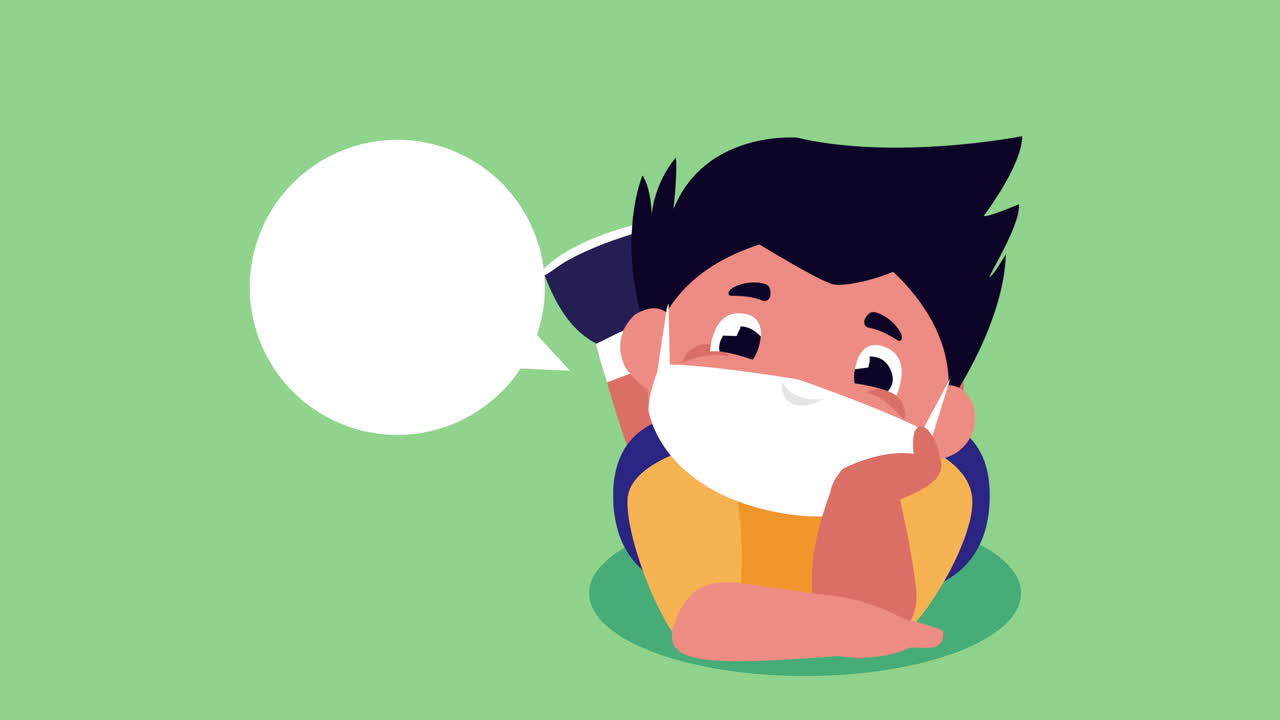 의료 마스크를 착용 한 작은 학생 소년