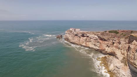 Faro-En-El-Fuerte-Del-Arcángel-Sao-Miguel,-Portugal