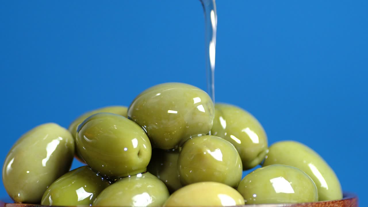 A pile of olives on the plate slowly rotates.