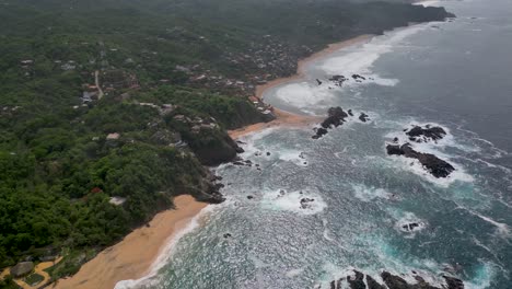 Un-Viaje-A-Través-De-Las-Serenas-Playas-Y-El-Encantador-Pueblo-De-Mazunte,-Oaxaca,-México