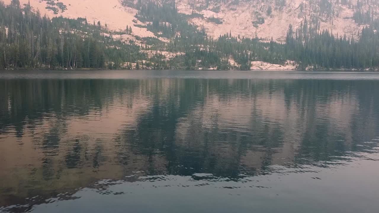 Lake and mountains view in Idaho's Sawtooth Mountain