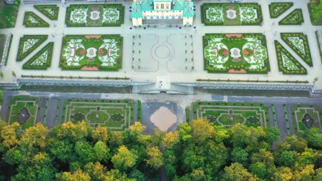 Aerial-view-of-the-royal-palace-in-Warsaw