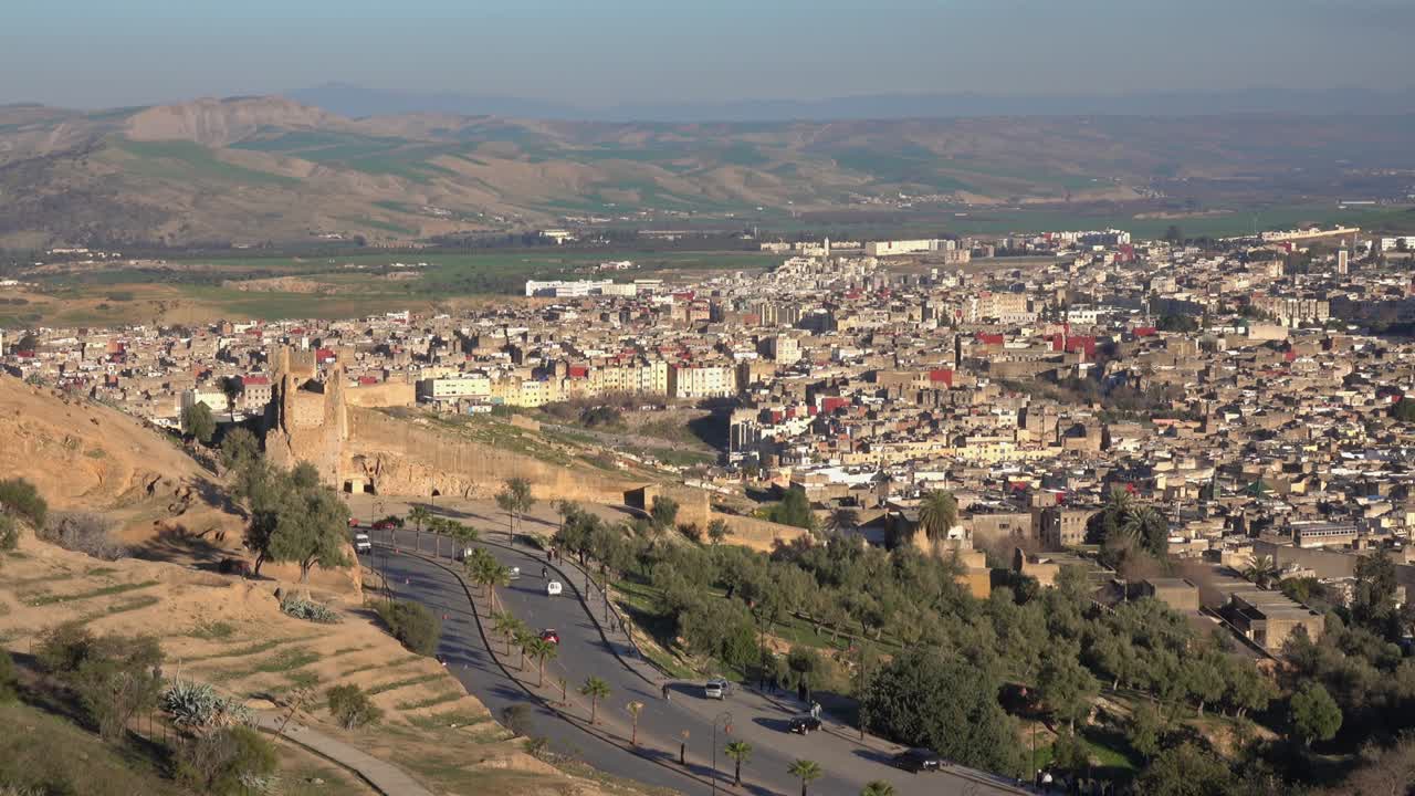 панорама старой медины в фесе при заходе солнца, марокко