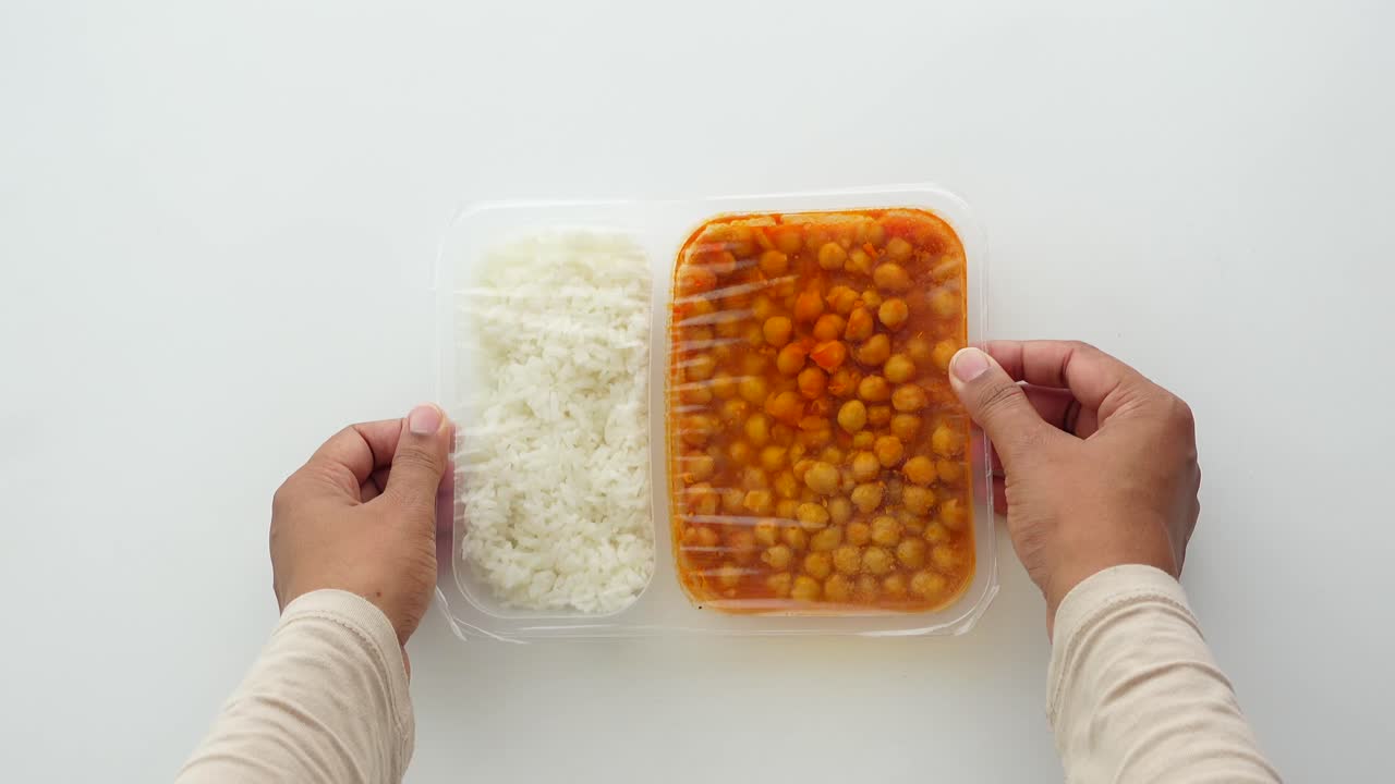 Food tray with rice and chickpeas