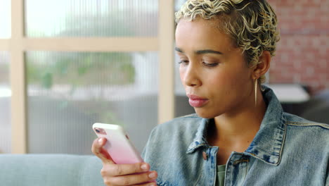 social media, smartphone and woman internet search