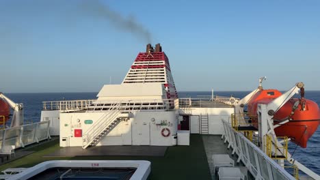 vista de la cubierta del ferry