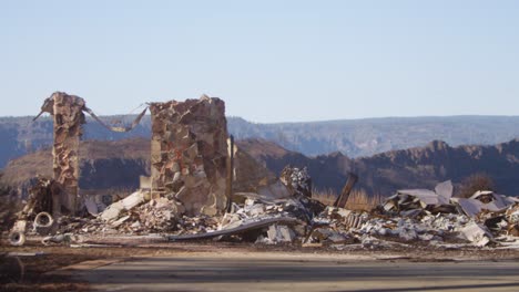 Establishing-shots-of-the-destruction-of-Paradise,-California-following-the-Camp-Fire-1