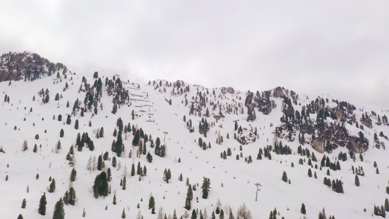 눈 인 산악 스키 리조트