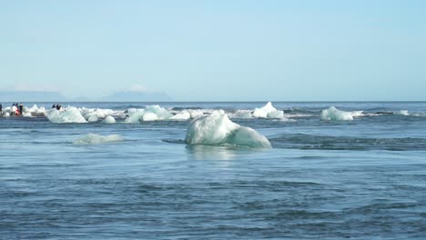 冰川 jökulsárlón 冰川和冰山在冰島漂浮