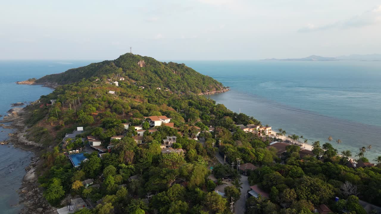 Splendido volo con drone sull'isola di Koh Pha Ngan in Thailandia