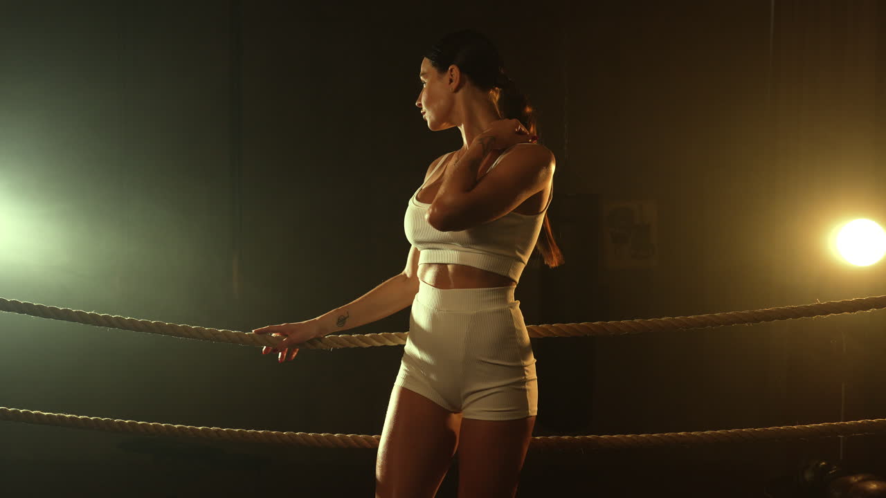 Donna sul ring di boxe