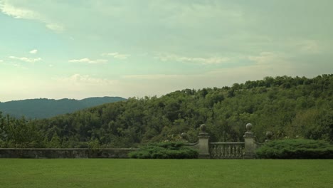 Timelapse-De-Un-Día-Nublado-En-Una-Villa-Con-Jardín-Veneciano,-Vicenza,-Italia