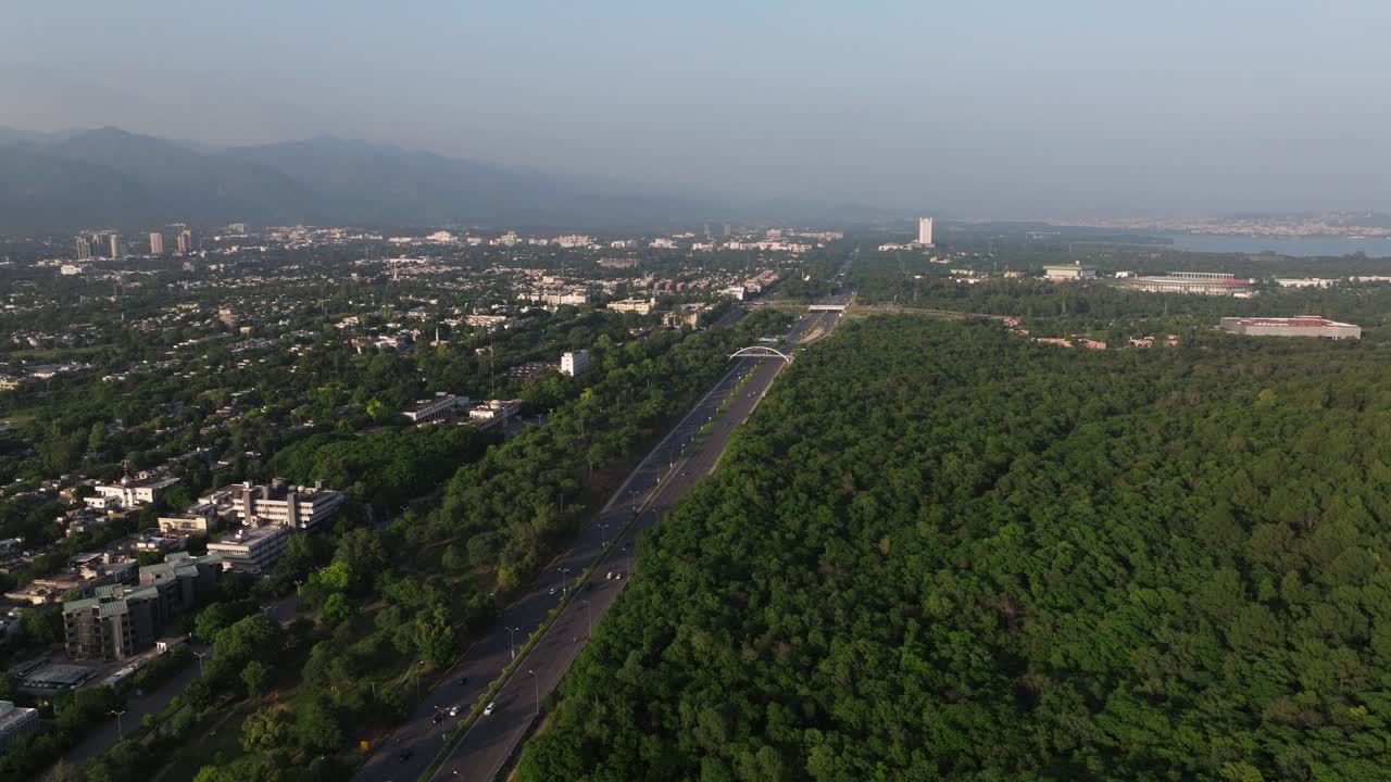 vista aérea sobre la autopista de srinagar en islamabad