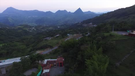 vista de la montaña en forma de pirámide más alta del mundo