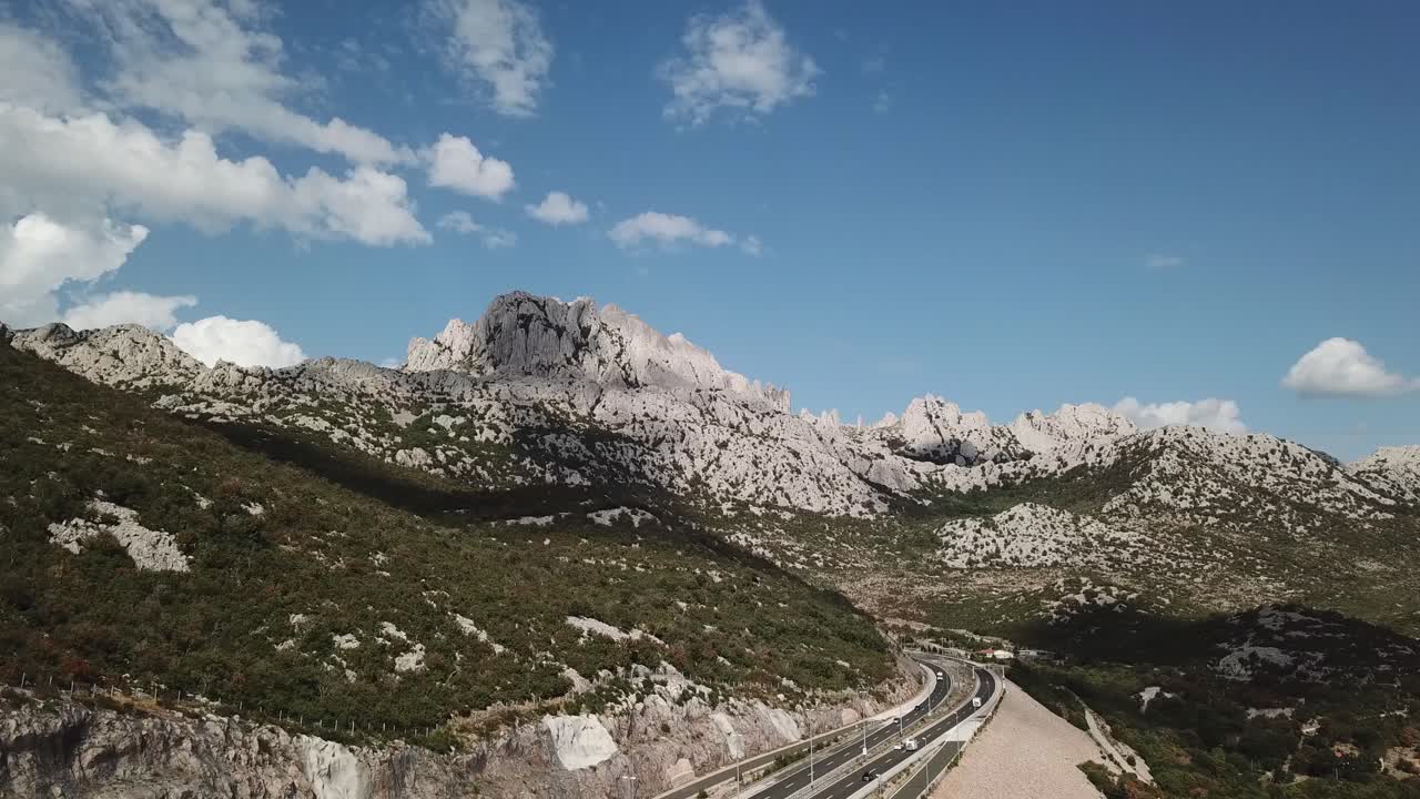 크로아티아 의  ⁇ 로베 그레데 산맥 의 놀라운 드론 전망