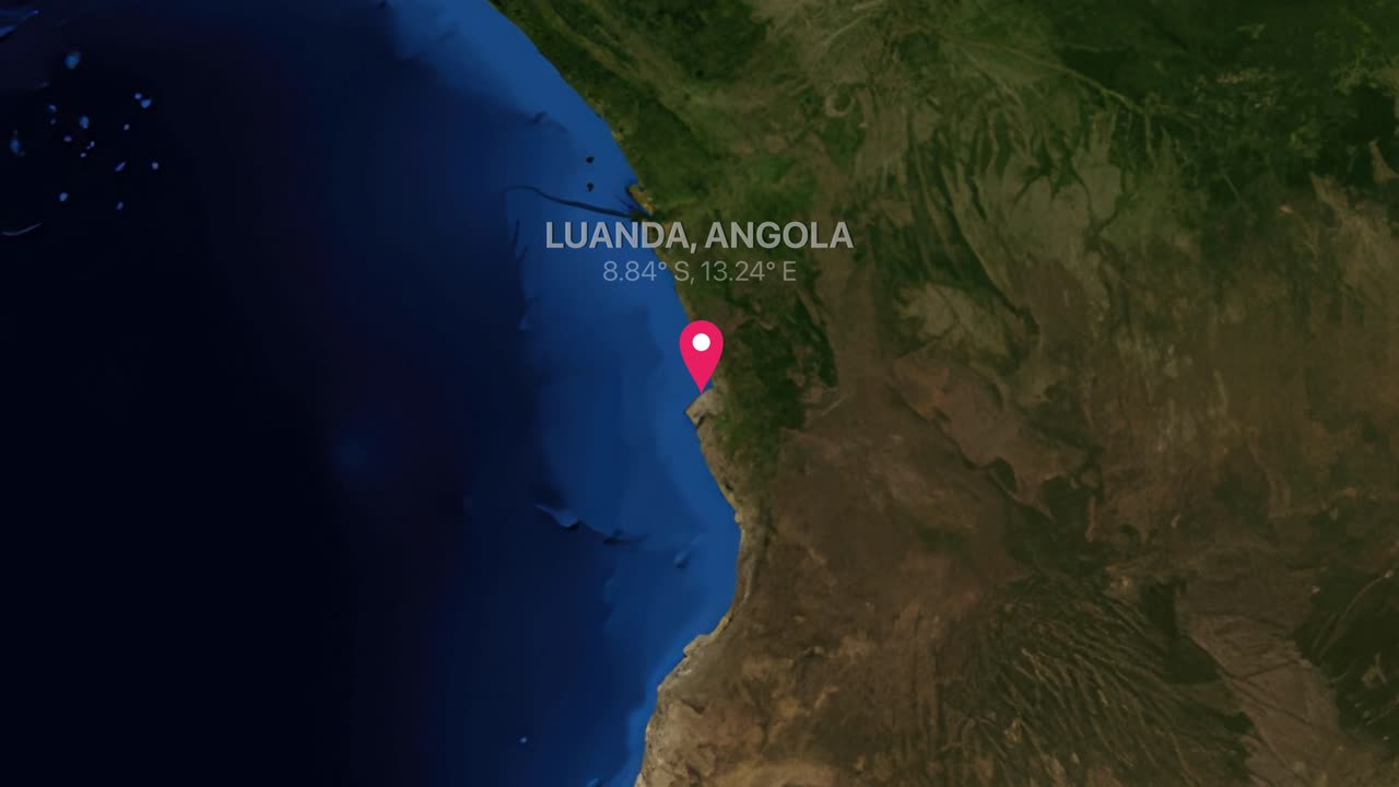 Un rendering digitale della Terra zooma da una mappa globale su Luanda, Angola, con indicatore di posizione