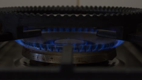 chorro de gas grande encendido