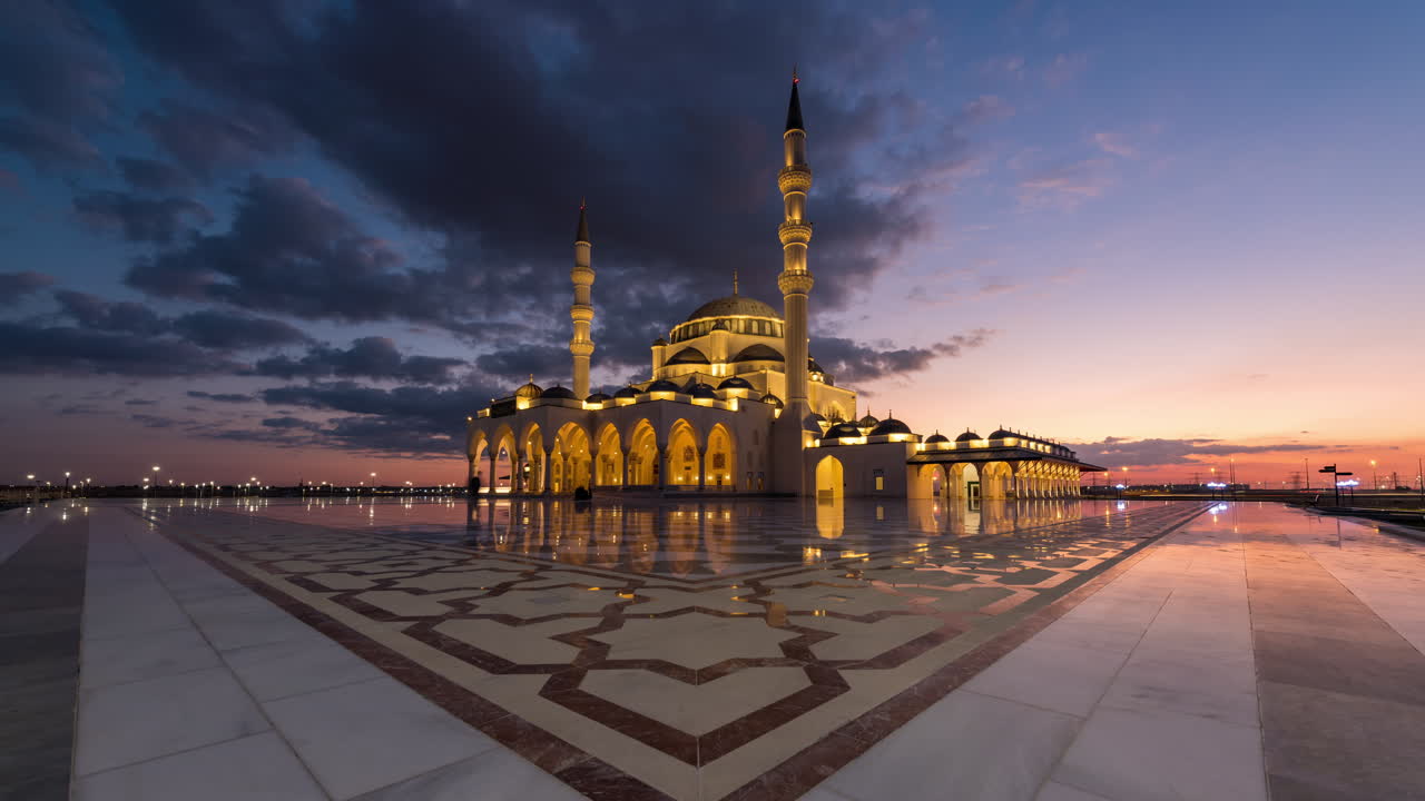 4K Day to Night Timelapse of Sharjah Mosque, UAE.