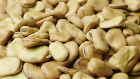 video de 4k de concepto de comida dietética de frijoles vegetales secos