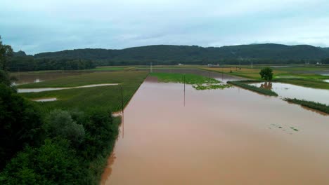 Schreckliche-4K-Drohnenaufnahmen-Aus-Der-Luft-Aus-Der-Slowenischen-Region-Podravje-Im-August