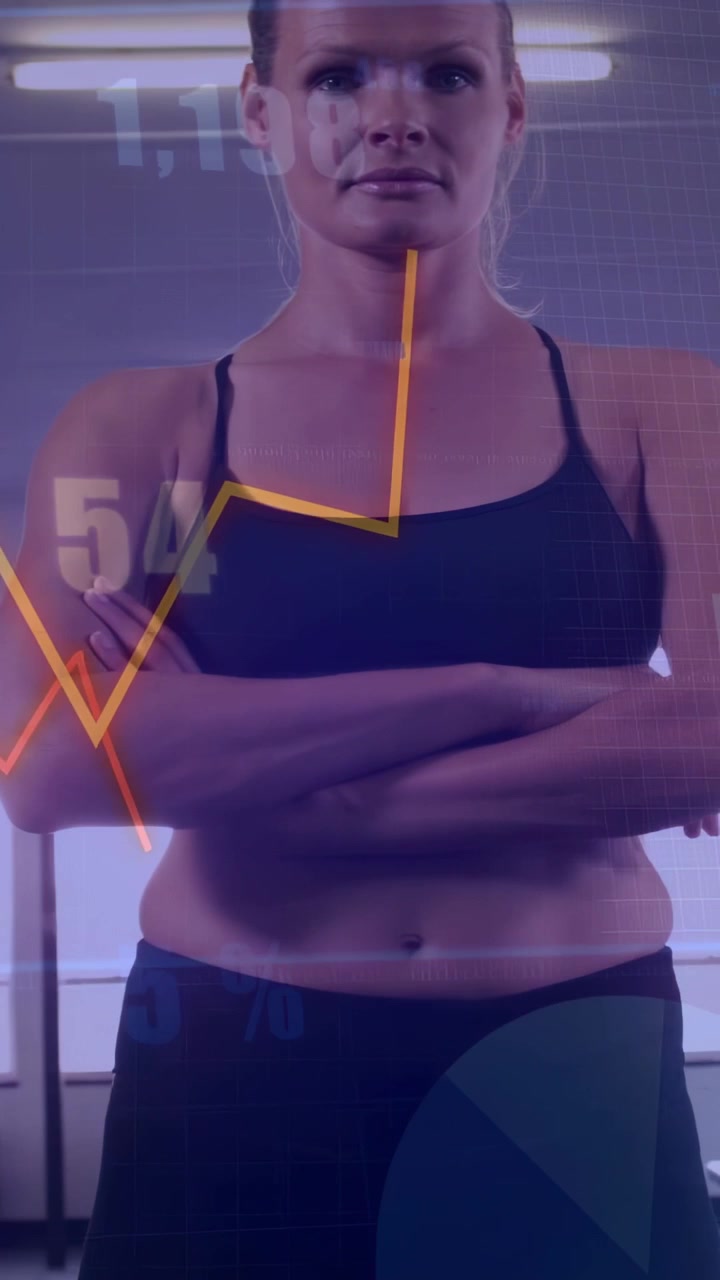 Video verticale: Donna in piedi a braccia incrociate, telecamera che si alza, grafici di fitness animati che monitorano i progressi.