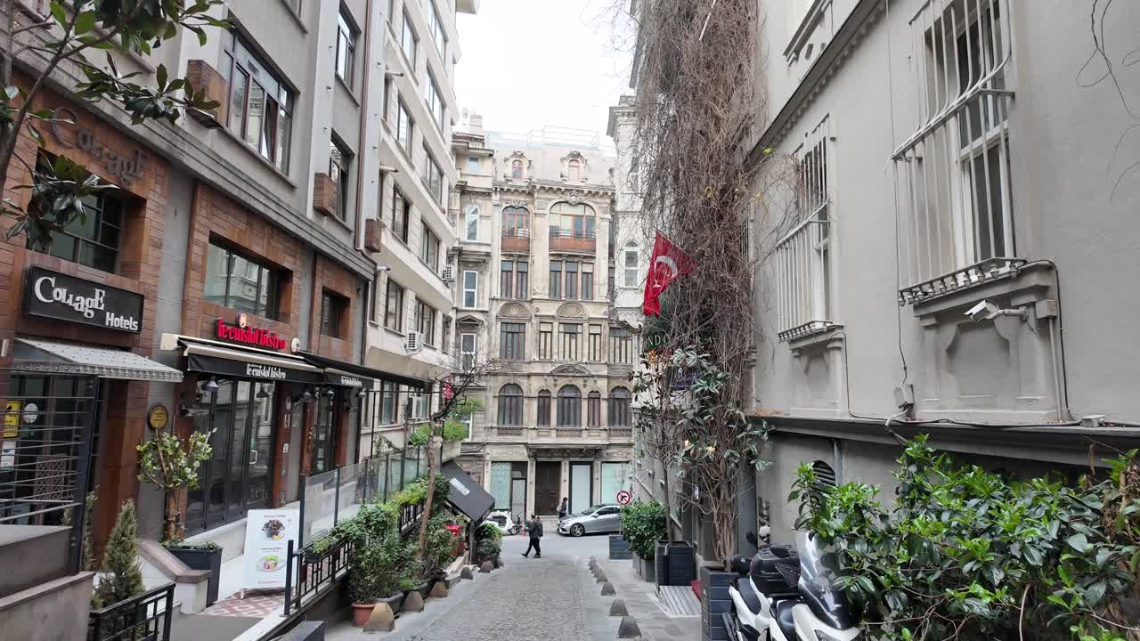 터키 건축물과 함께 이스탄불 골목