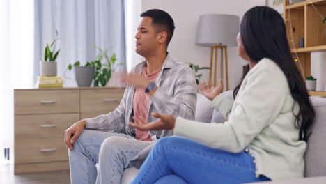crisis matrimonial, conflicto, pareja en el sofá