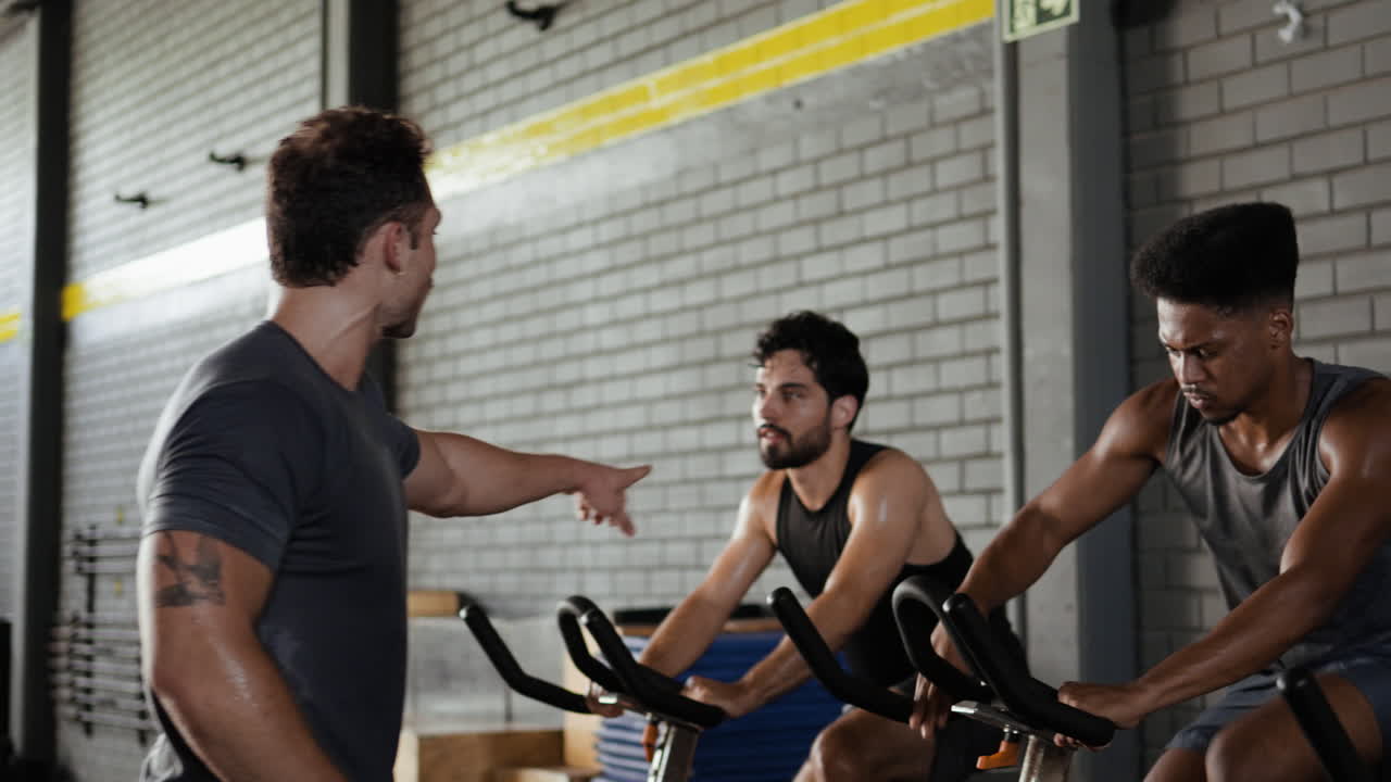 스핀 자전거 의 피트니스 수업