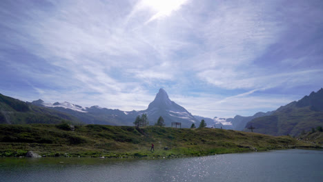 Matterhorn-with-Leisee-Lake-in-Zermatt,-Switzerland