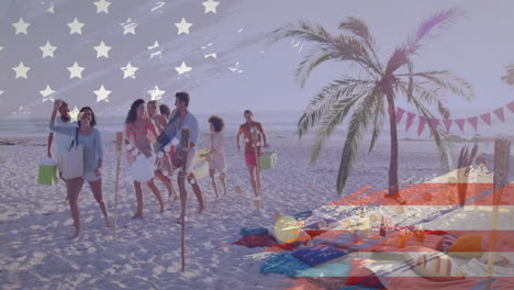 animación de la bandera estadounidense sobre amigos diversos felices de vacaciones caminando con bolsas en la playa soleada