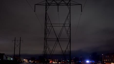 Hoher-Wasserturm-Bei-Nacht-Am-Stadtrand-Von-Ottawa