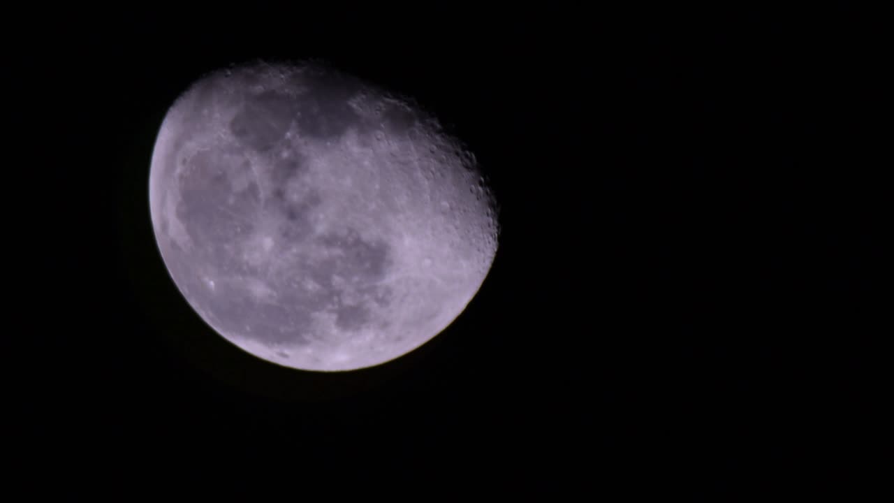 луна движется в реальном времени